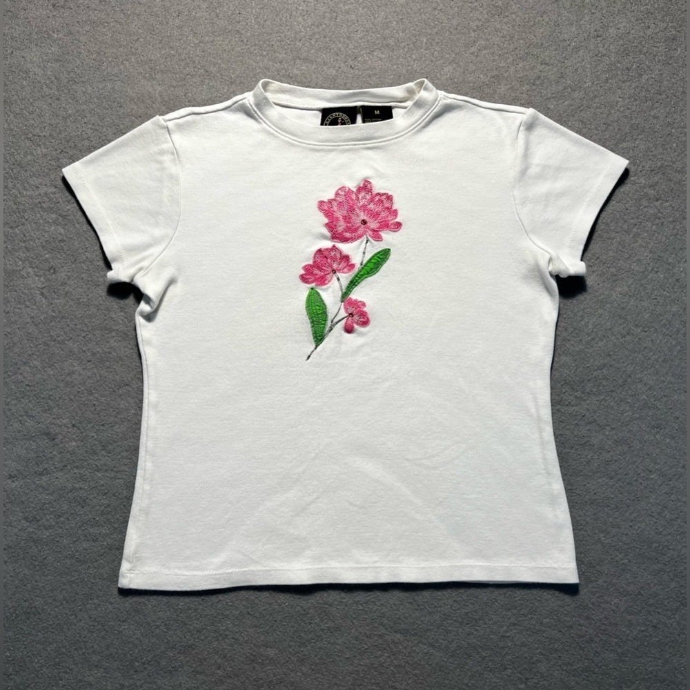 Lighthouse Apparel Women’s Medium White T-Shirt Blouse Embroidered Pink Flower